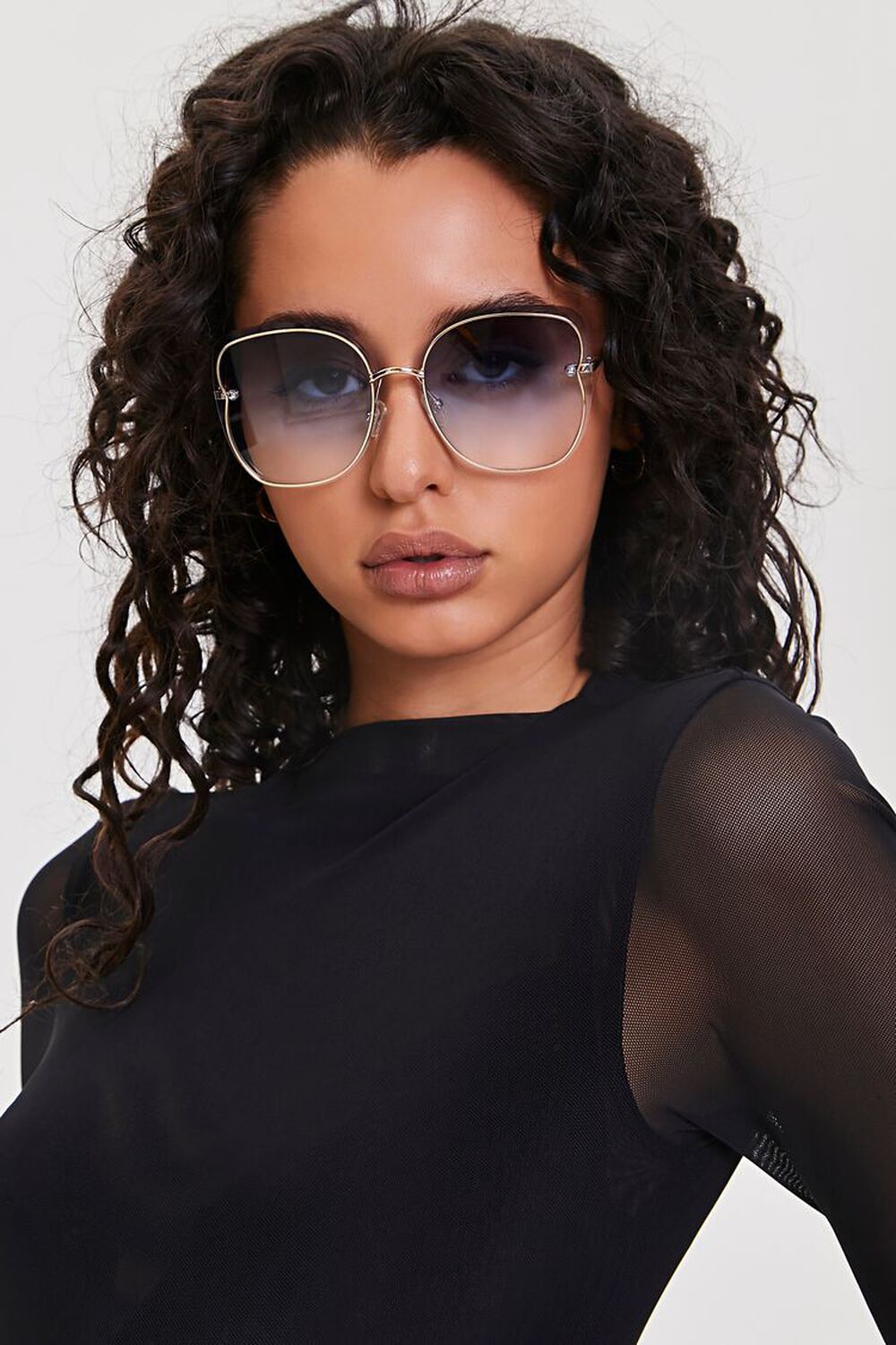 woman wearing gradient round sunglasses with gold rim from forever 21