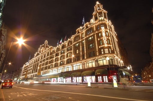 The Harrods building in London at night Source: https://www.google.com/url?sa=i&url=https%3A%2F%2Fwww.britannica.com%2Ftopic%2FHarrods&psig=AOvVaw1tcsQGdVlzHzpNBoirGSVW&ust=1705085659481000&source=images&cd=vfe&opi=89978449&ved=0CBMQjRxqFwoTCMDxzqKB1oMDFQAAAAAdAAAAABAD