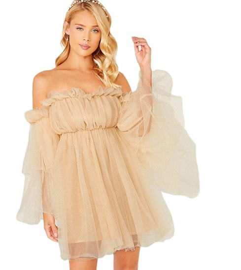 Blonde model dressed in Romwe’s off shoulder ruffle dress in beige. Her left hand is slightly up and she’s wearing small gold hoop earrings and a headband with pearls on her head.