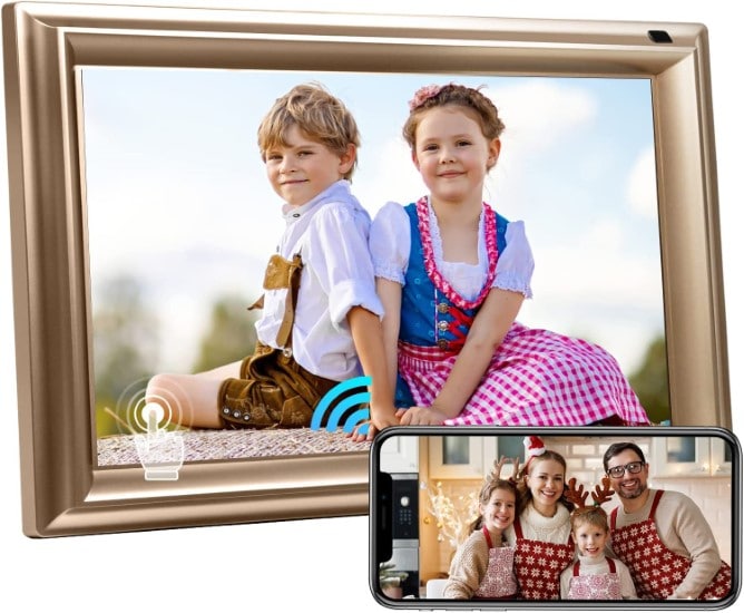 Digital 10.1 Inch Photo frame with family photos for demonstration